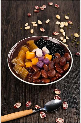 红豆芋圆甜品竖版特写图片美食摄影图