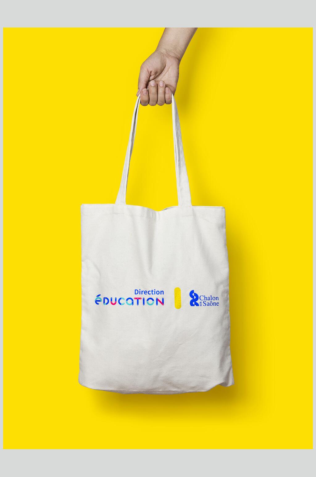 黄色布袋Logo样机效果图素材