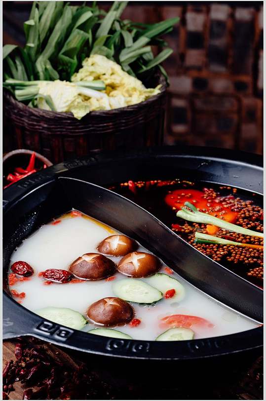 川味鸳鸯锅 火锅摄影图