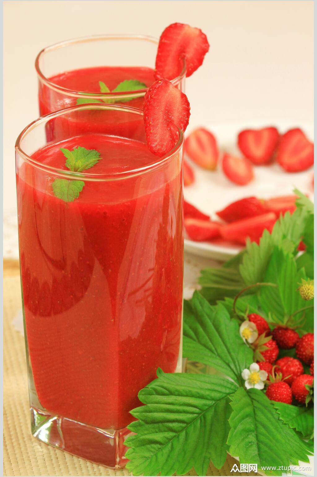 果汁美食红色草莓果摄影图