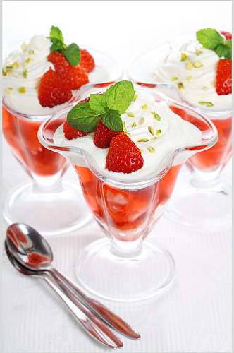 草莓水果布丁冰淇淋摄影图