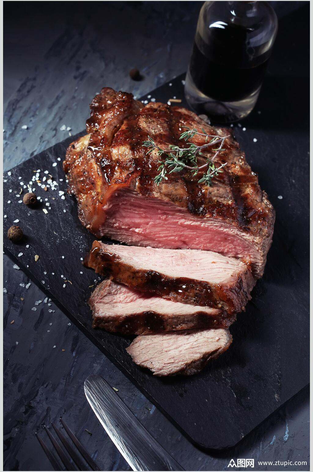 餐饮西冷牛排切面摄影图