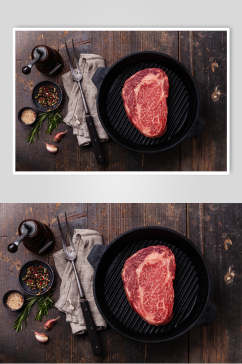 煎锅上的生牛肉牛排实拍图片