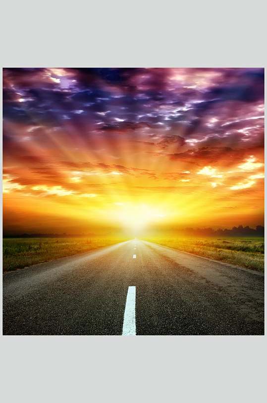 积极向前柏油公路唯美风景图片