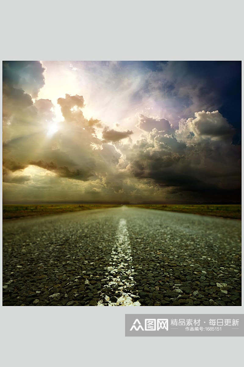 柏油公路云朵云层下的公路摄影图素材