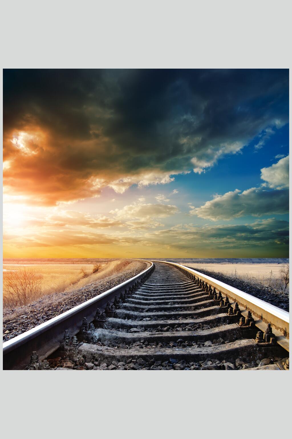 云层铁路风景图片素材