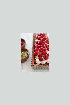 西式糕点草莓奶油蛋糕食品图片