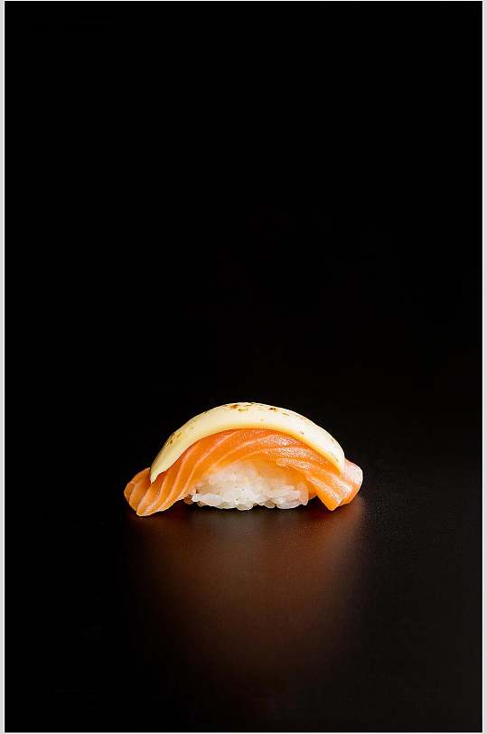 日式招牌三文鱼寿司高清图片