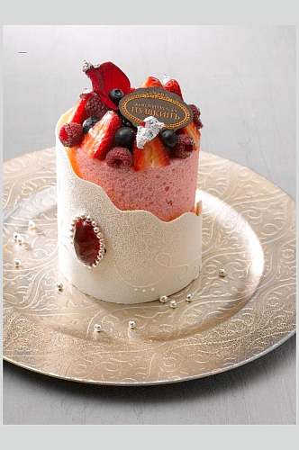 招牌草莓蛋糕美食摄影图片