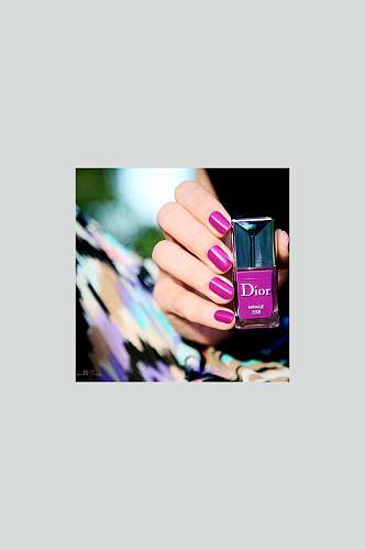 紫红色指甲油美甲高清图片