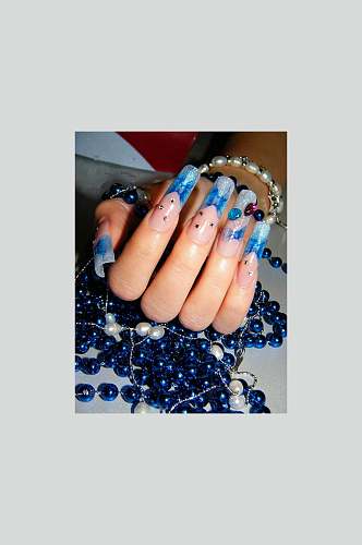 指尖的魅力蓝色美甲美妆图片