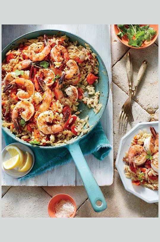 海鲜香辣虾蛋炒饭摄影图片