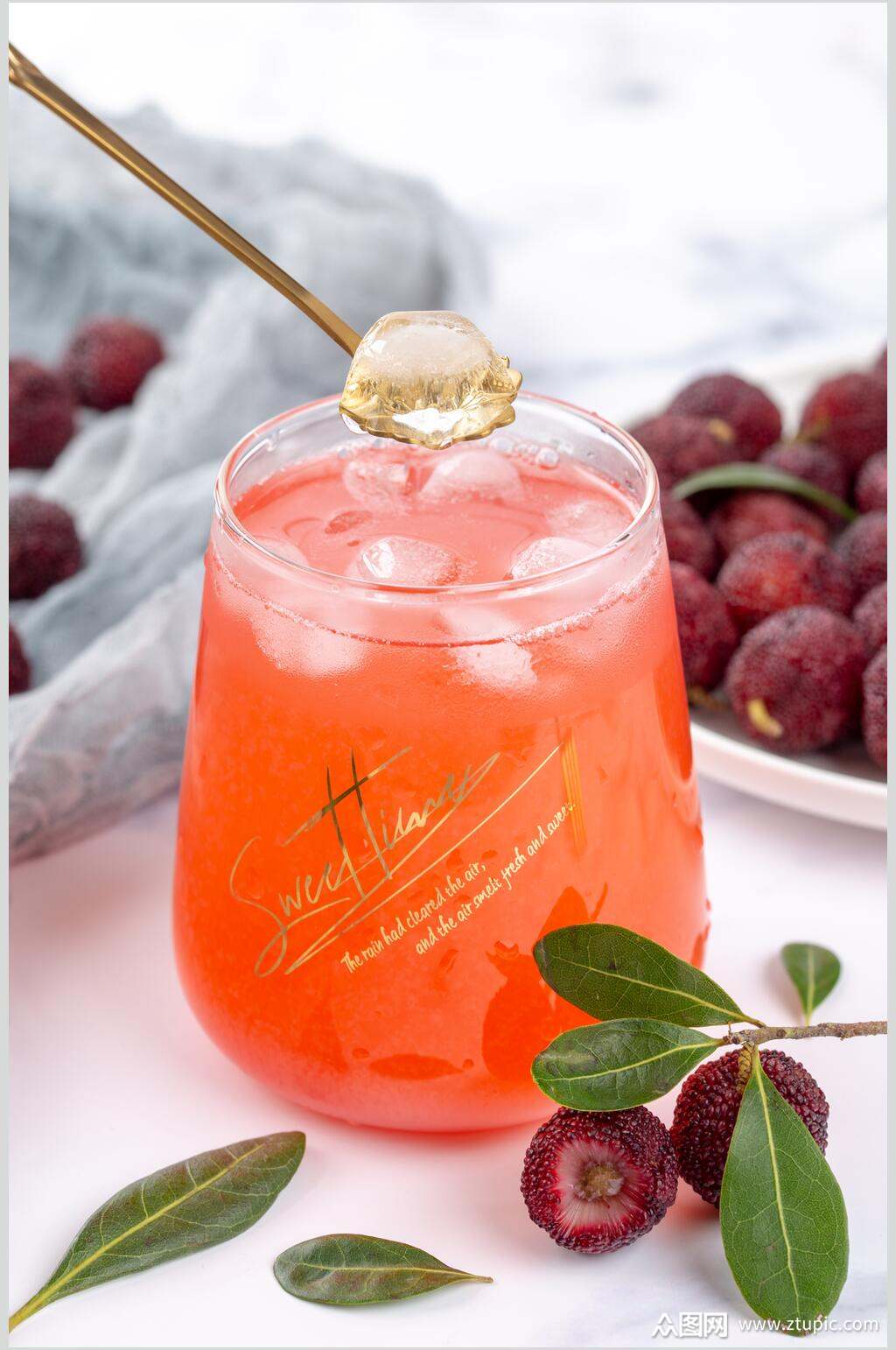 夏日酸甜杨梅冰凉饮品饮料图片