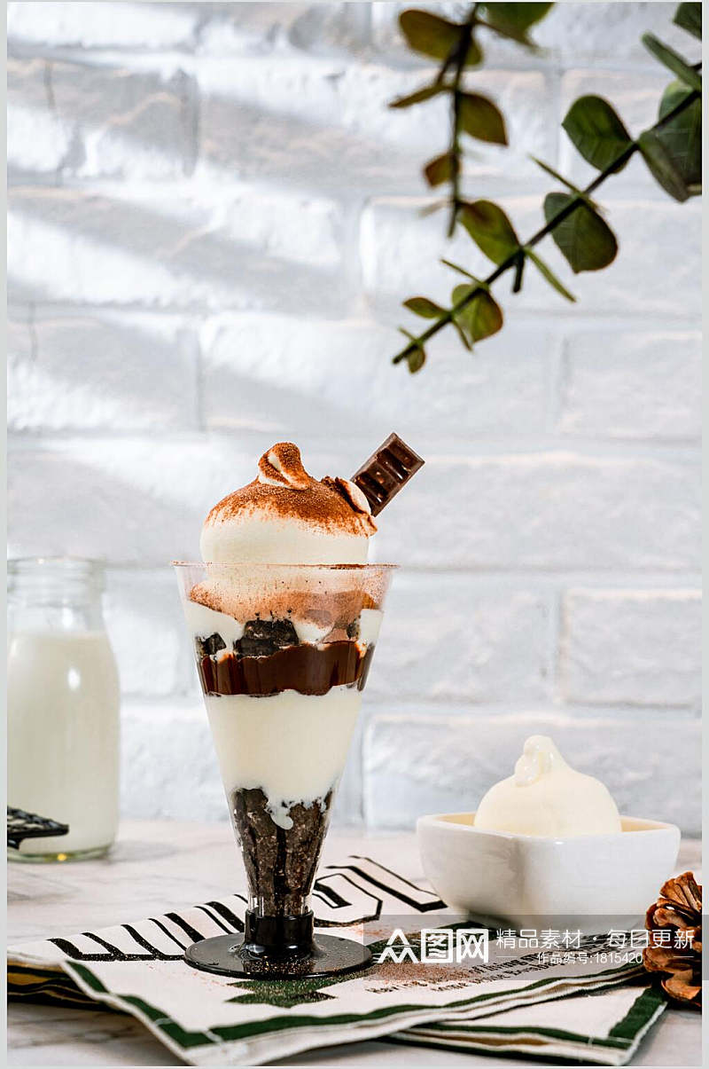 巧克力奶油冰淇淋图片素材