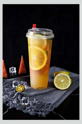 夏日饮品柠檬百香果奶茶水果茶摄影图片