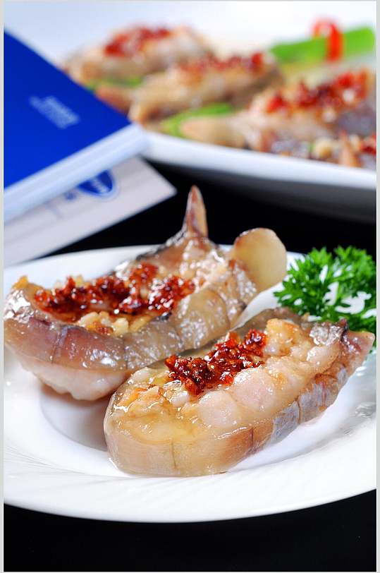 美味枣蓉蒜香蒸鳄鱼尾高清图片