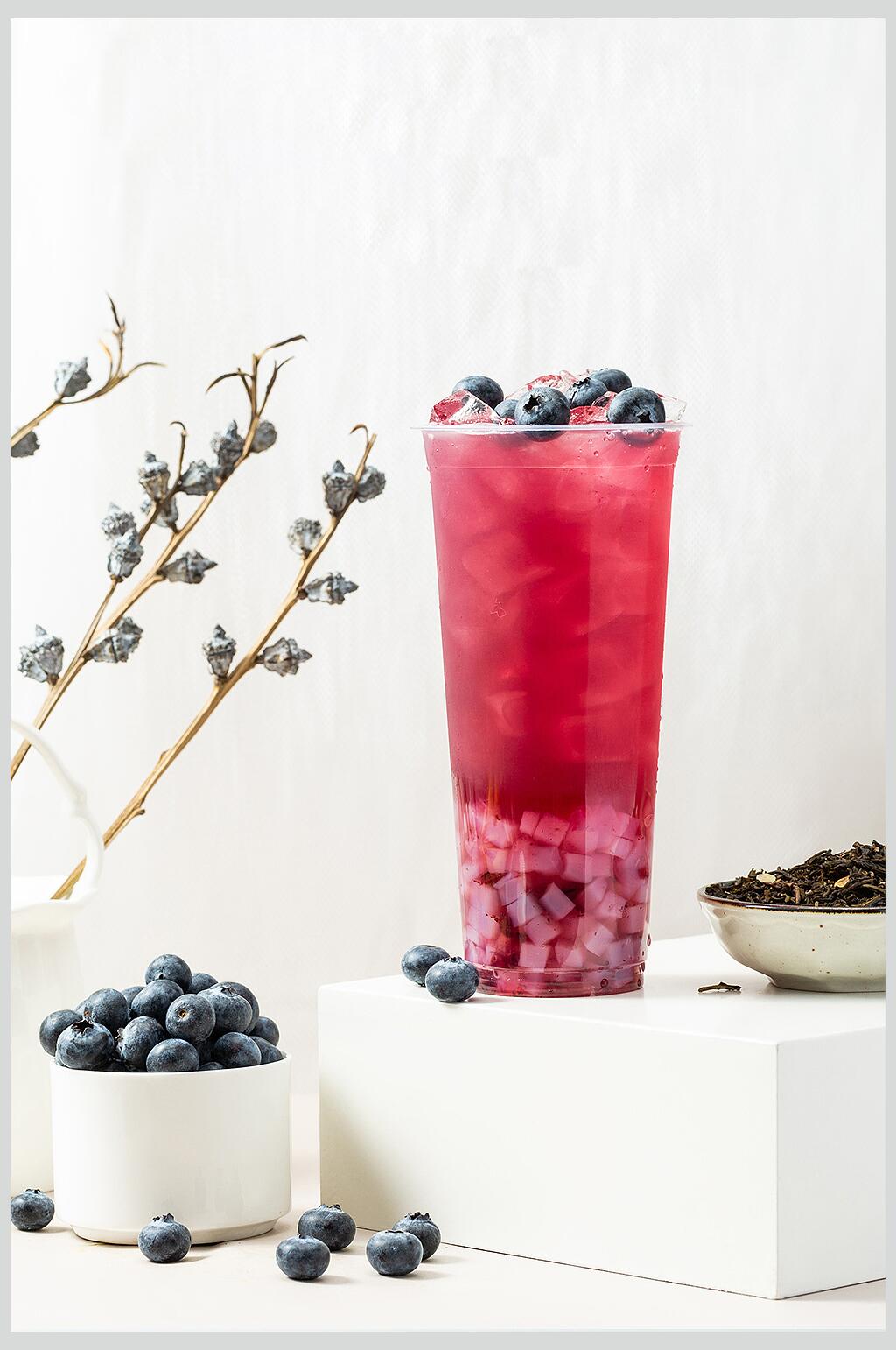 蓝莓加冰奶茶水果茶摄影图片