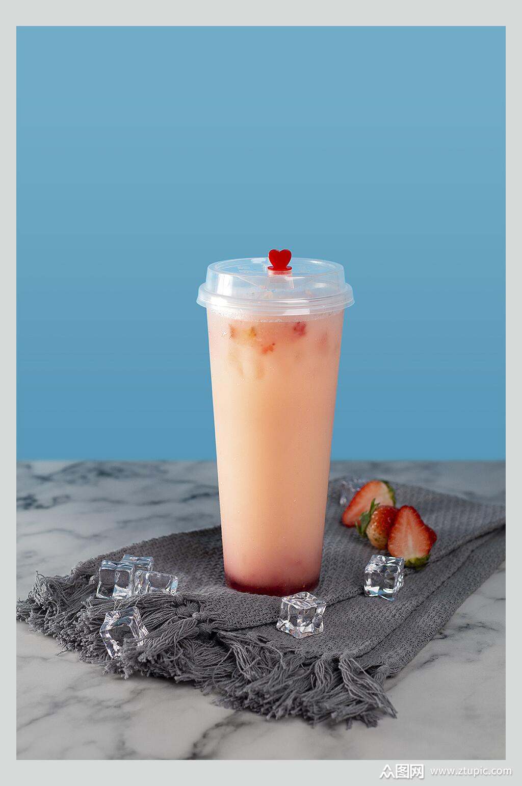 夏日冷饮草莓奶茶水果茶摄影图片