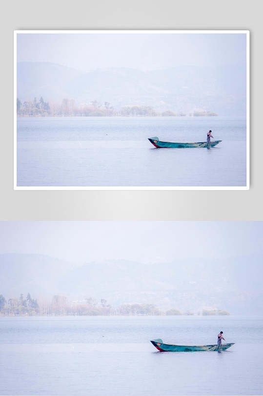 云南大理洱海渔民捕鱼高清图片