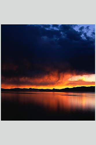 夜景湖泊湖面摄影图片