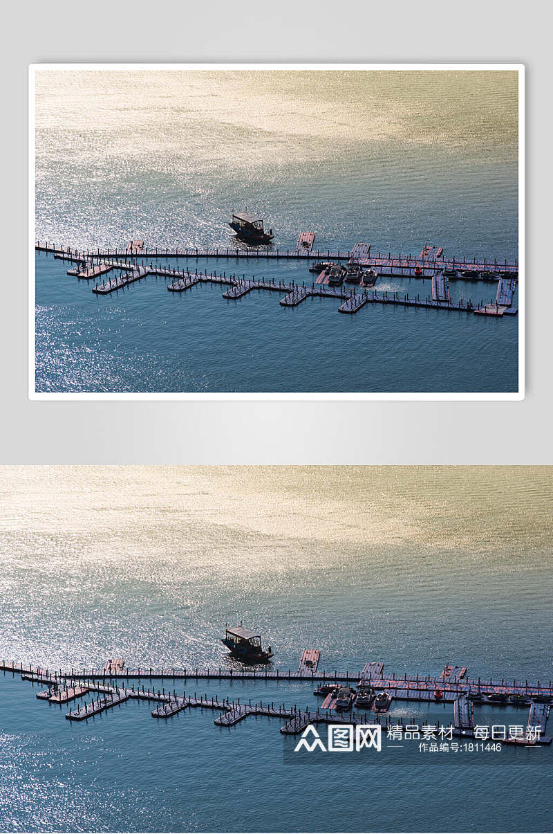 惠州巽寮湾夕阳下大海上的渔船快艇和渔港高清图片素材