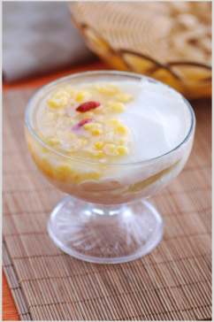 玉米酸奶甜品特写图片