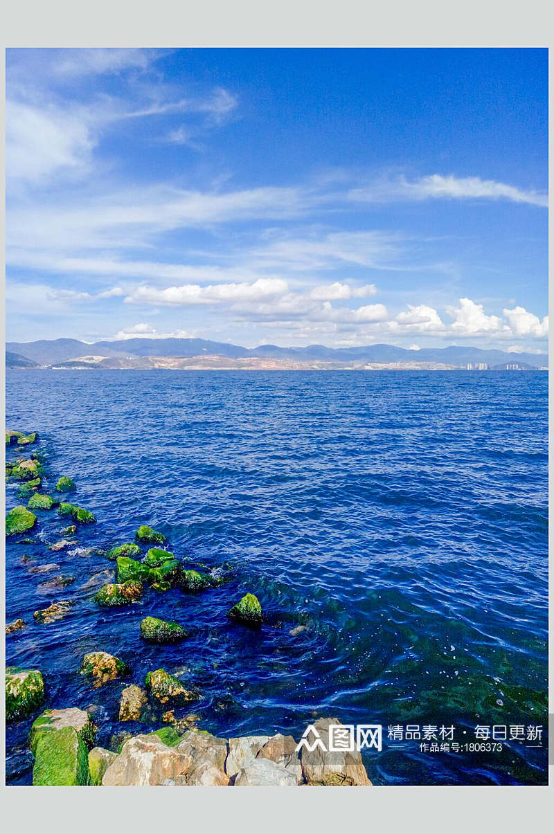 云南大理洱海的蓝天白云高清图片素材
