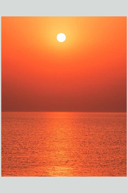 橙色海上夕阳朝霞图片