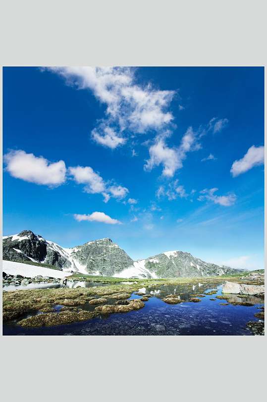 山峰湖泊雪山风景图片