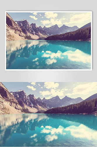 蓝绿色山峰湖泊风景图片