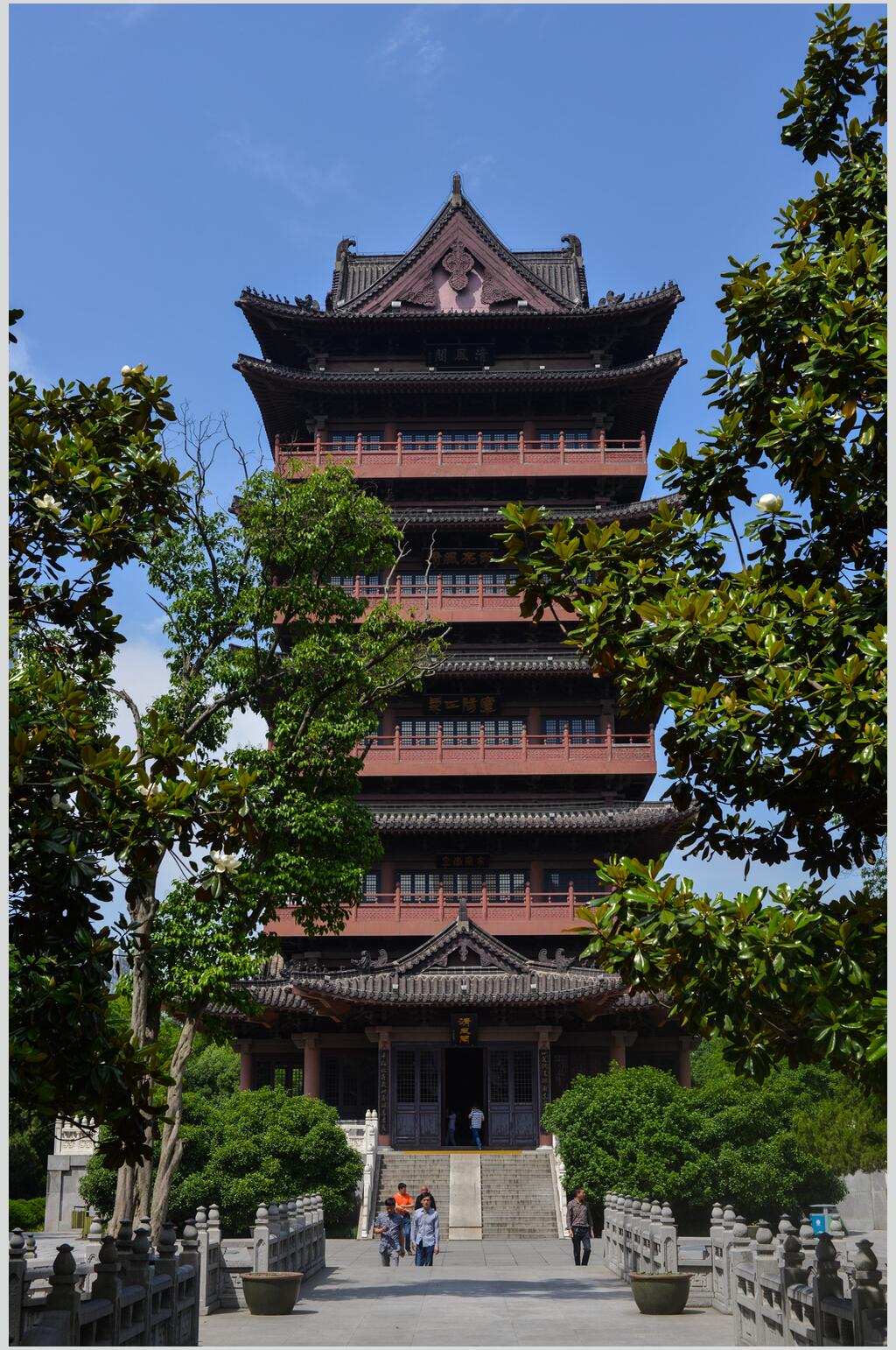 合肥市区包公墓旁的清风阁高清图片素材