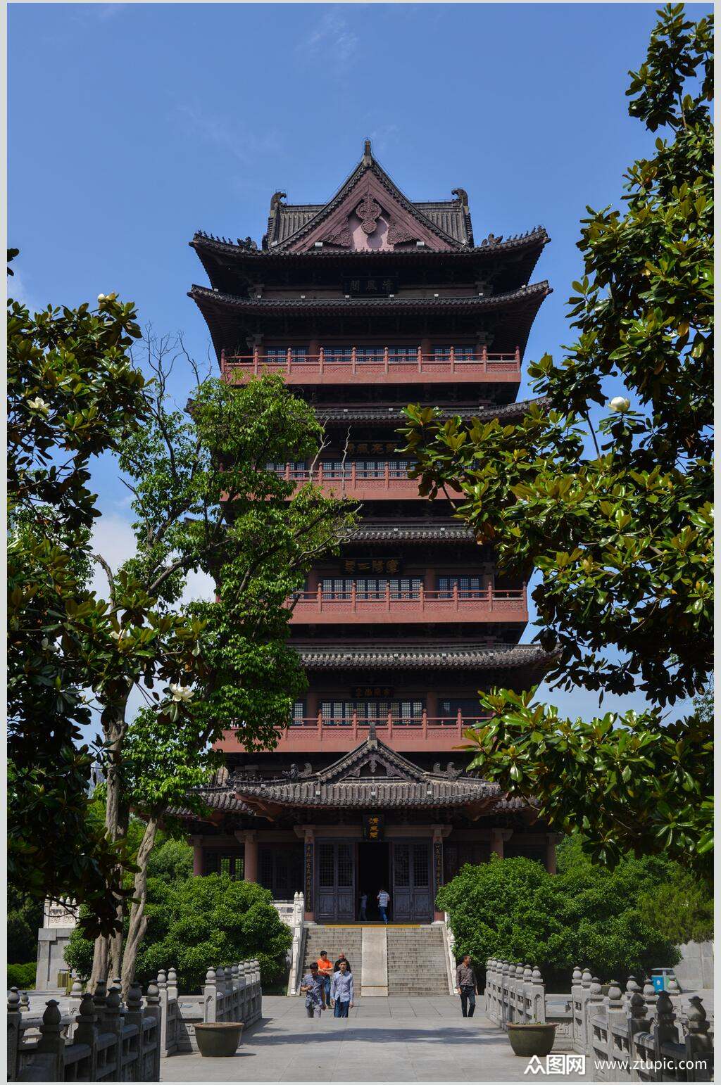 合肥市区包公墓旁的清风阁高清图片