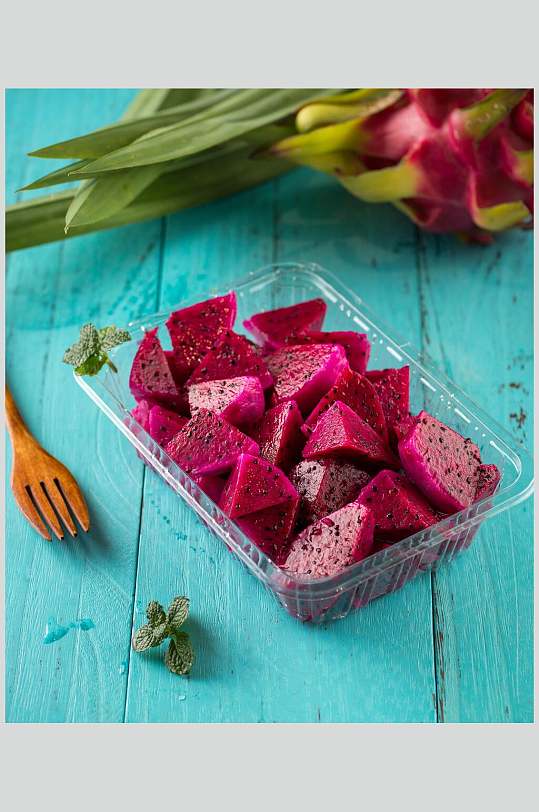 红心火龙果切粒图片