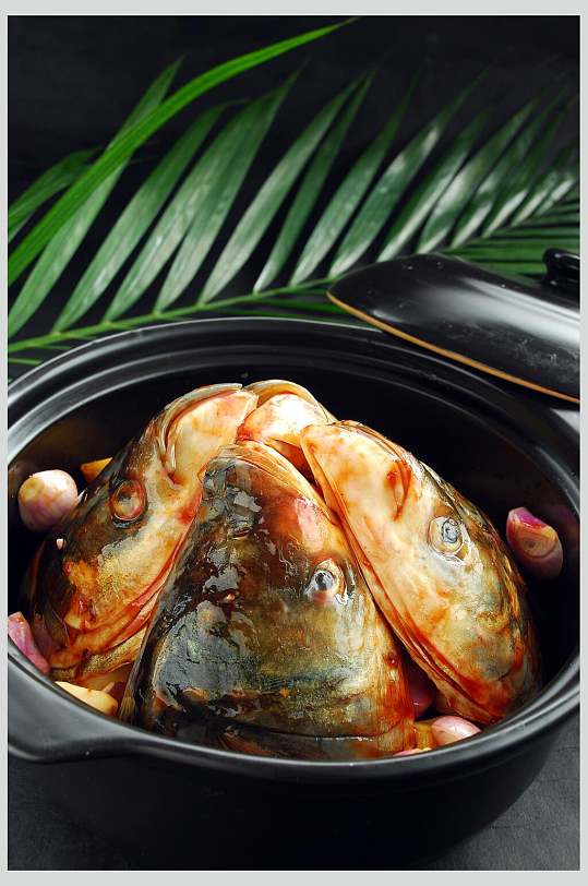 砂锅焗鱼头高清摄影图片
