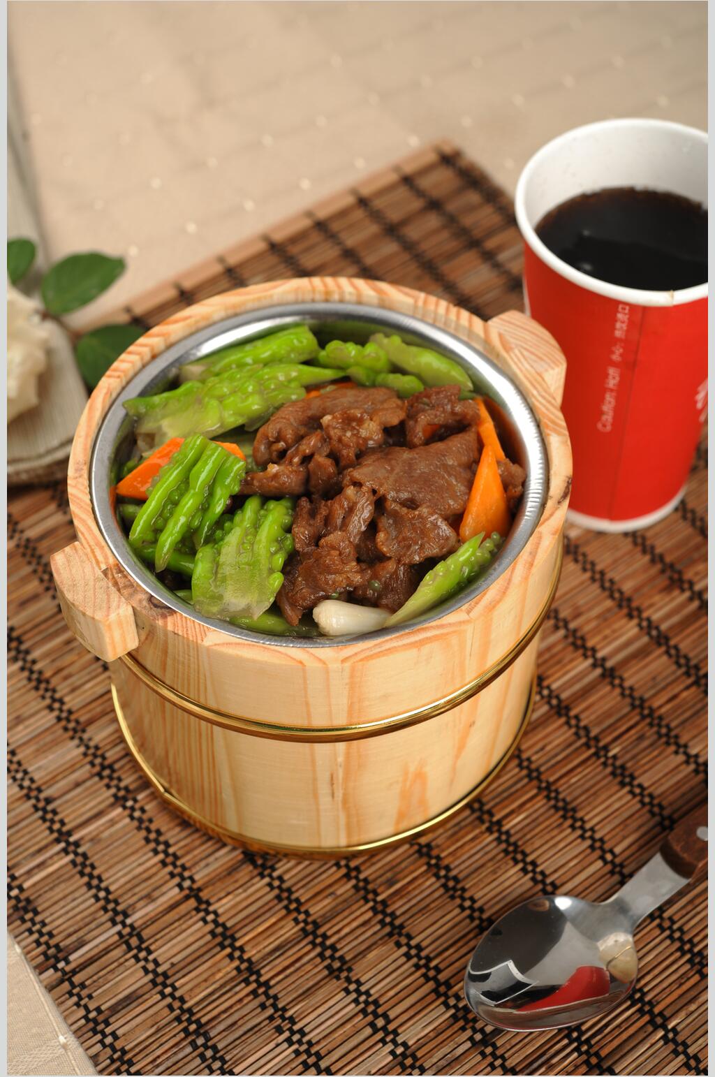 牛肉木桶饭高清图片素材
