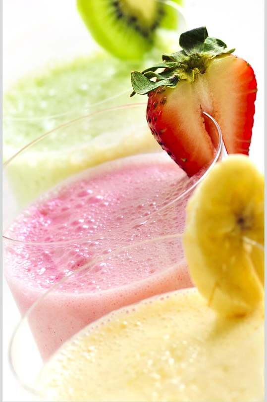 彩色草莓果汁海报照片