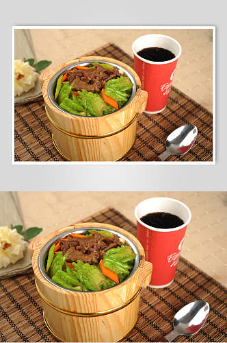 健康美味青椒牛肉木桶饭摄影图片