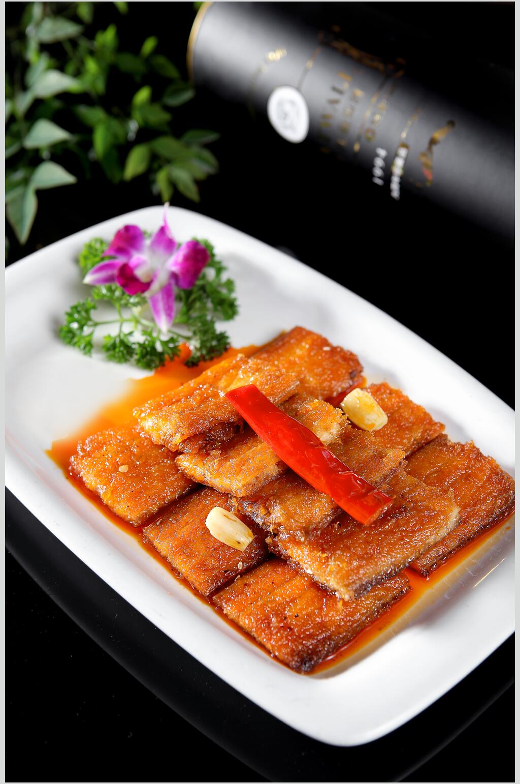 新鲜美味干烧带鱼美食图片素材