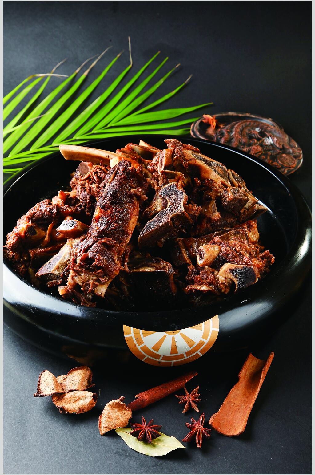 昌盛特色牛骨头美食图片素材
