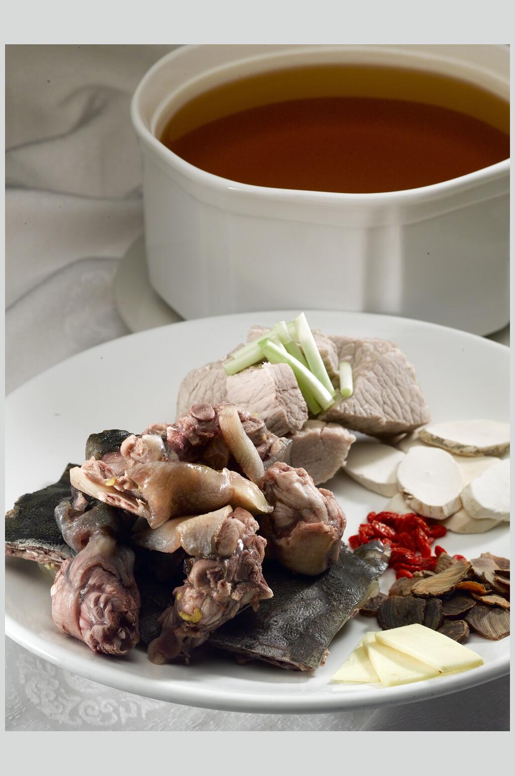 红参枸杞炖老水鱼元鼎食物图片素材