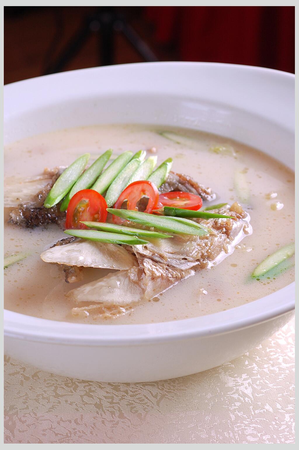 芦笋鱼头汤美食摄影图片素材