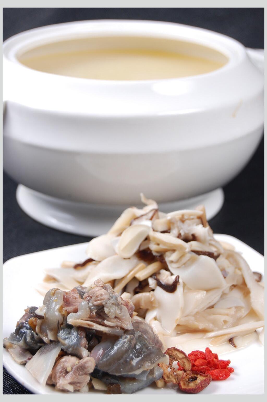 野山菌煲乌鸡汤美食图片素材