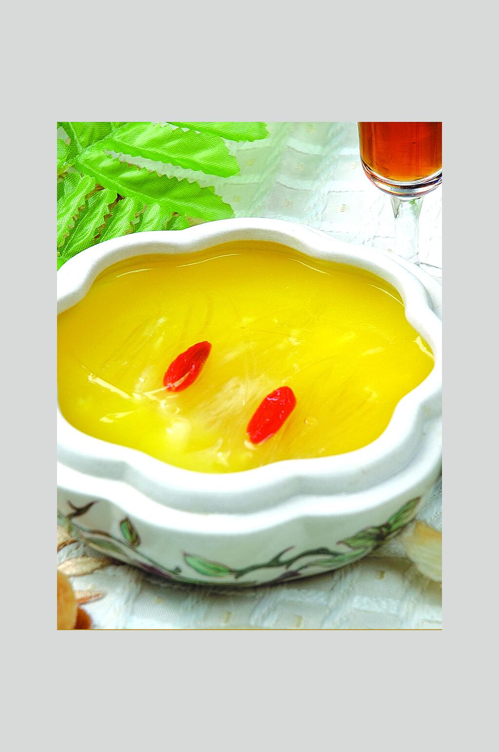 浓汤炖鱼翅美食图片