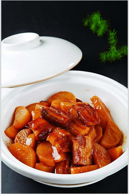 特色砂锅萝卜焖肉美食图片