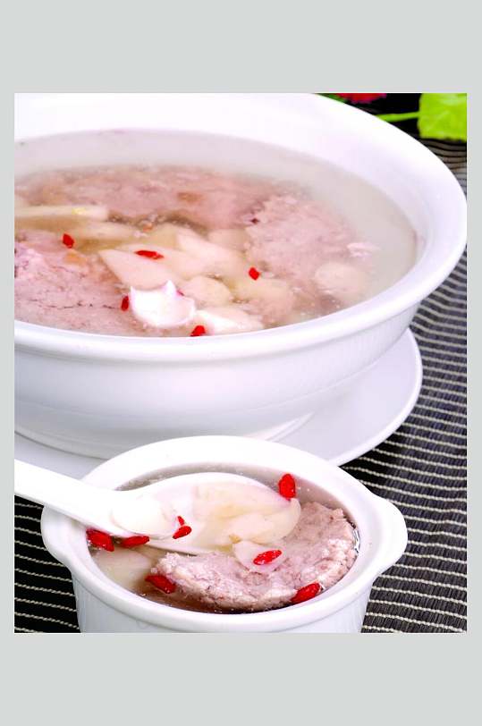 雪梨百合肉饼汤美食图片