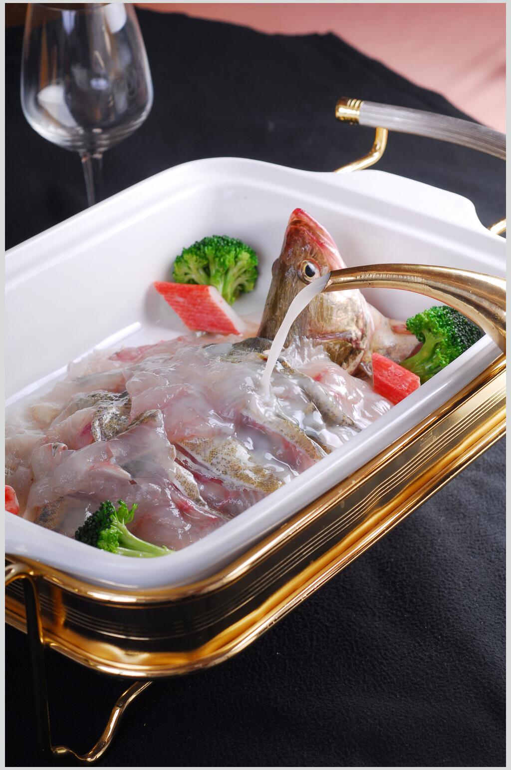 热菜灌汤桂鱼餐饮实拍图片素材