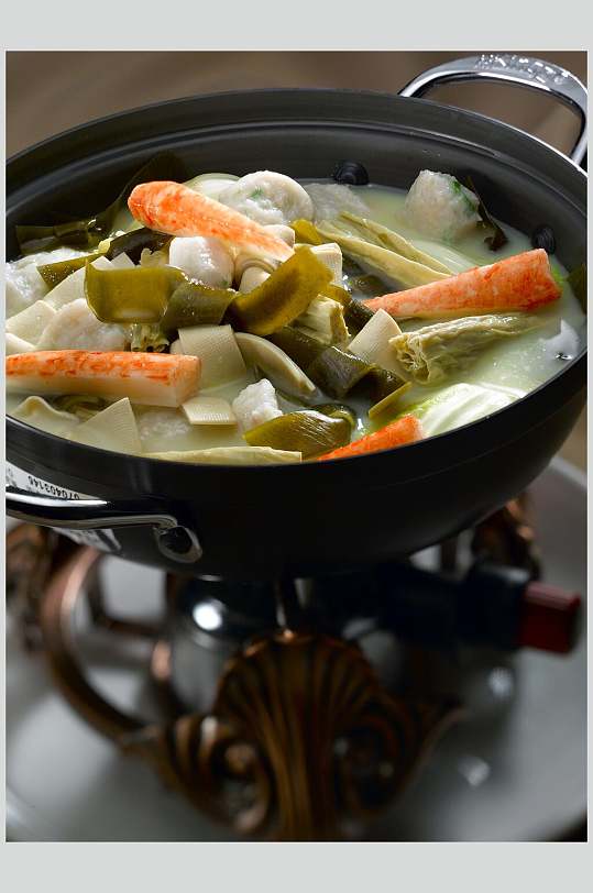 浓汤时蔬鱼滑锅元例美食图片