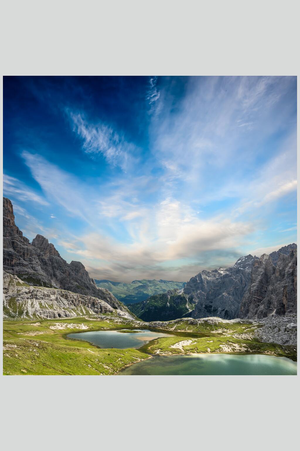 蓝白色山峰山脉风景图片素材