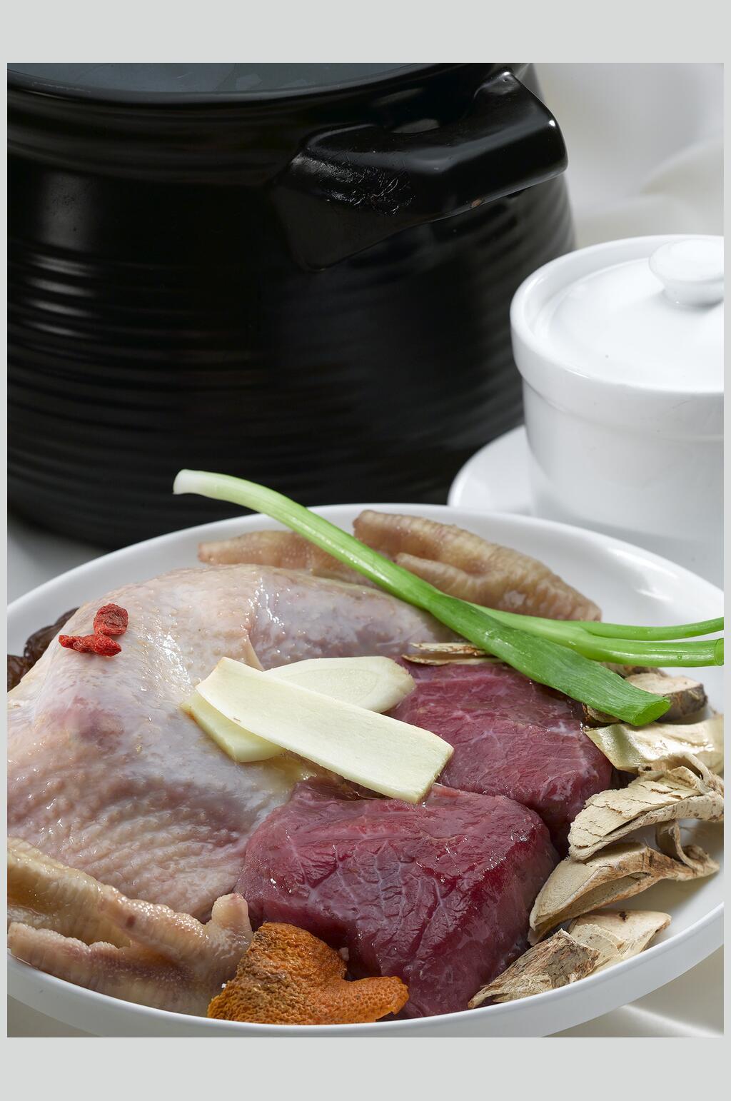 五指毛桃煲老鸡美食摄影图片素材