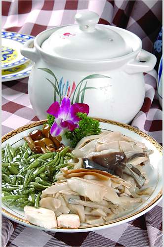 莼菜珍菌汤元煲美食图片